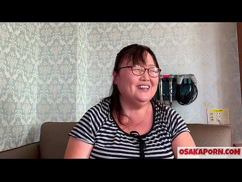 ❤️ Mama japoneză grasă își arată sânii uriași și se bucură de o jucărie sexuală. O mamă asiatică de 51 de ani vorbește despre experiența ei sexuală. Yukiko 1 OSAKAPORN milf grasă. ❤️ at us ☑