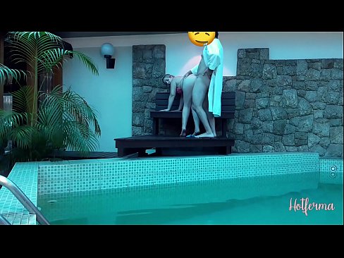 ❤️ Șeful o invită pe menajeră la piscină, dar nu a putut rezista la o partidă fierbinte ❤️ at us ☑