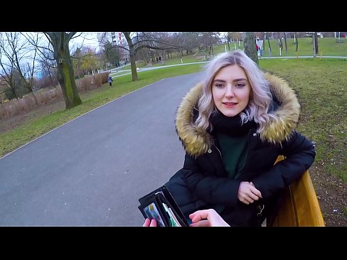 ❤️ Înghite sperma fierbinte a unui străin pentru bani - muie în parc de Eva Elfie ❤️ at us ☑